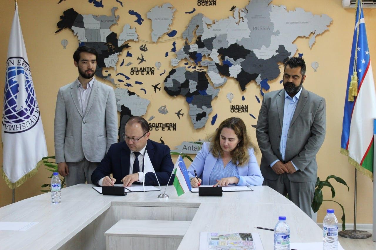 Dimitra and Dimitri Kalomallos signing the MOU for the smart city project in Uzbekistan