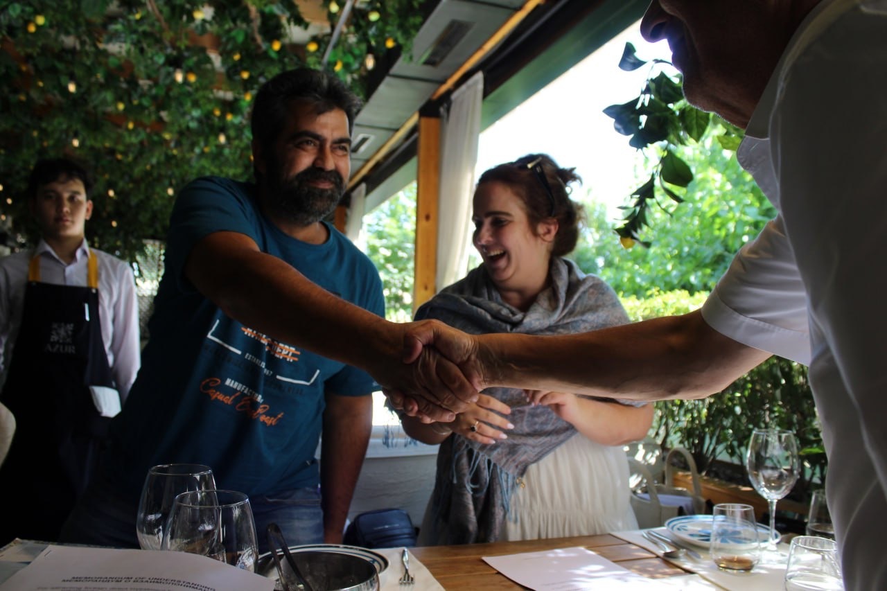 Dimitri Kalomallos and Dimitra Kalpmallos when signing the contract for Turkiston Project